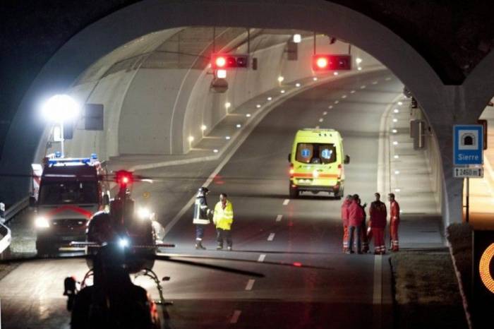 В аварии в Швейцарии погибли 28 человек (24 фото)