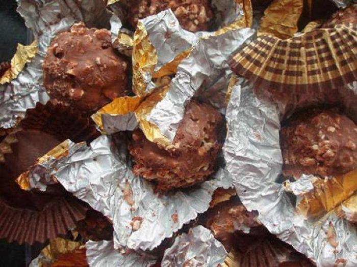 Сюрприз в шоколадных конфетах (8 фото)