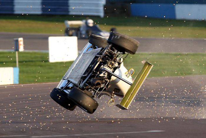 Страшная авария на гонках (11 фото)
