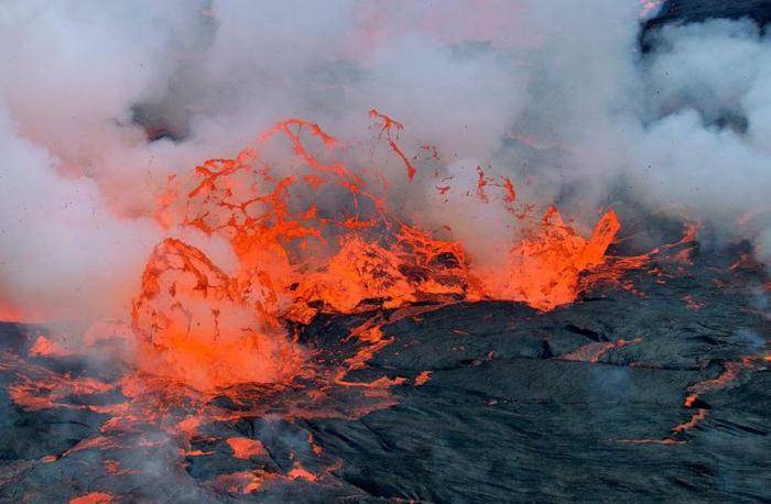 Озеро лавы вулкана Ньирагонго (16 фото)