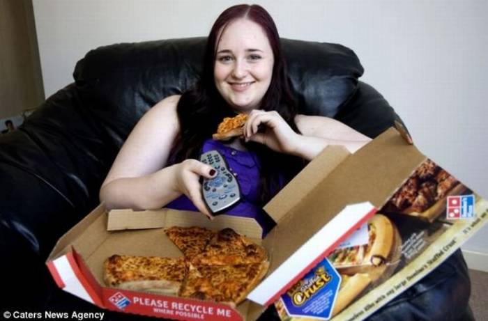 8 лет девушка ест только пиццу (5 фото)