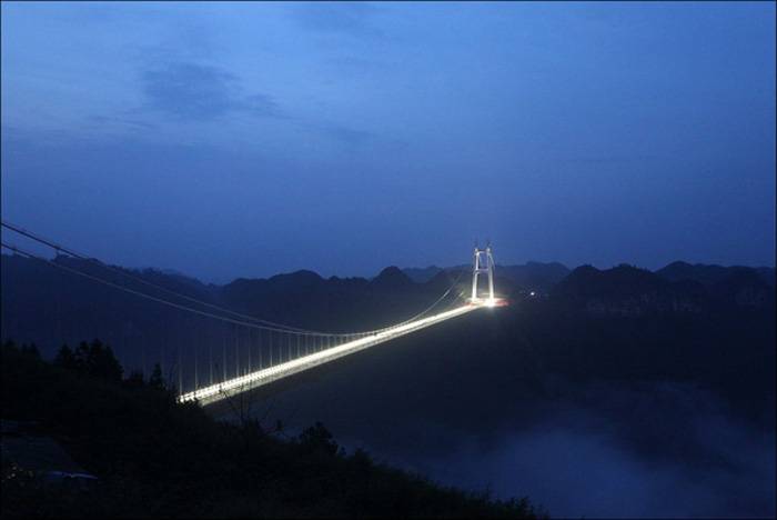В Китае построили самый длинный подвесной мост в мире (6 фото)
