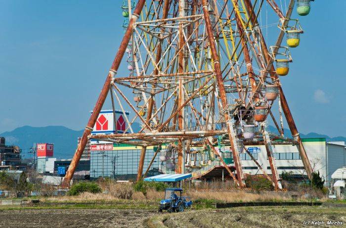 Заброшенное колесо обозрения в Японии (40 фото)