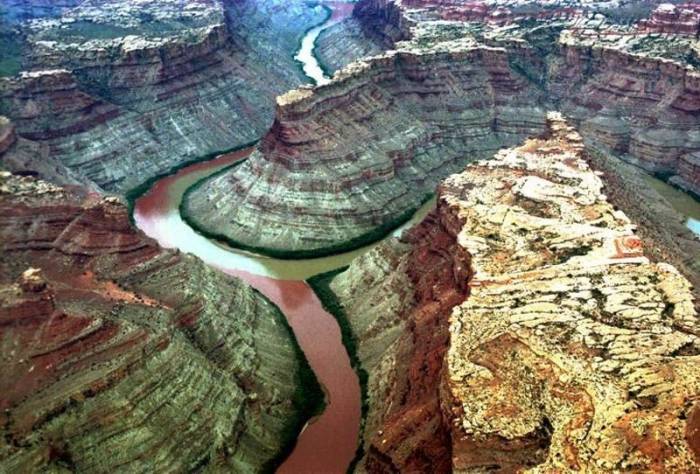 9 самых эффектных слияний рек (15 фото)