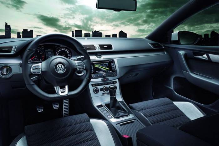 Volkswagen Passat получил версию R-Line (11 фото)