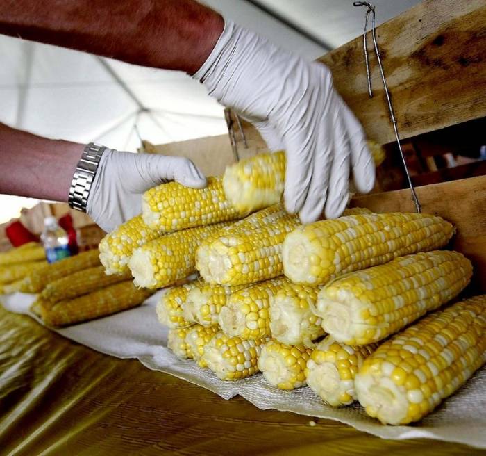 Чемпионат по поеданию кукурузы в США (15 фото)