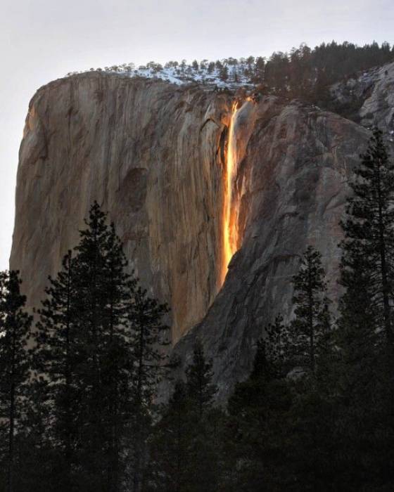 Огненный водопад (4 фото)