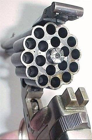Сколько выстрелов за 1 раз может сделать этот пистолет? (3 фото)