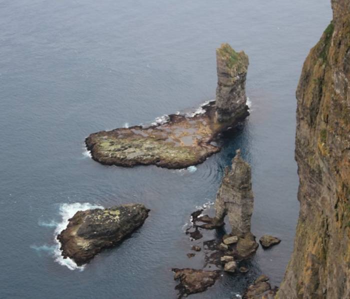 10 самых впечатляющих морских скал (28 фото)