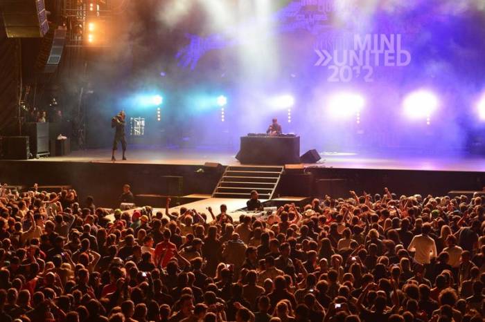 Во Франции прошел фестиваль MINI United 2012 (46 фото)