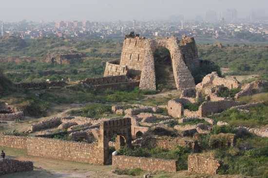 10 разрушенных замков и крепостей (10 фото)