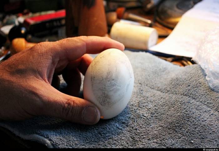 Хобби для души: гравировка на яйцах (24 фото)