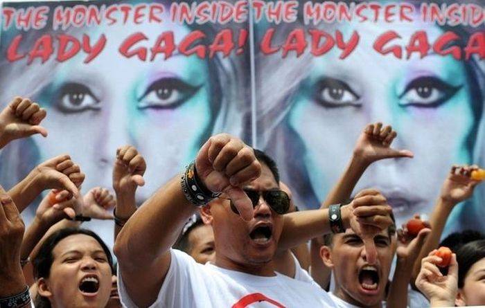 Филиппинцы против Леди Гаги (15 фото)