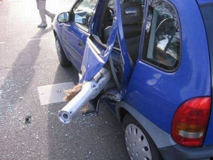 Подборка самых необычных автомобильных происшествий (34 фото)