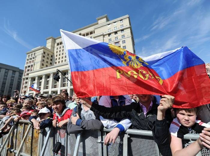 Российские хоккеисты привезли Кубок мира к стенам московского Кремля (12 фото)