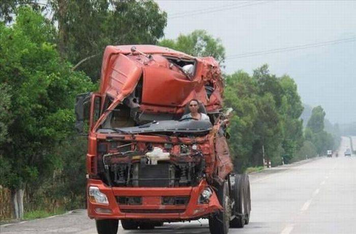 Облегченная версия грузовика после аварии (8 фото)