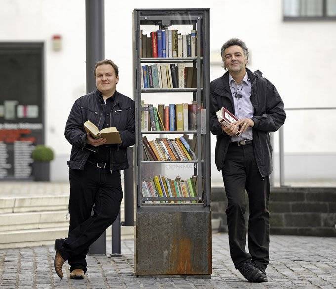 Необычное оформление книжного обмена в Берлине (6 фото)