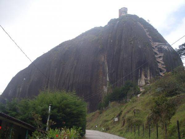 Скала Эль Пеньон де Гуатапе (18 фото)