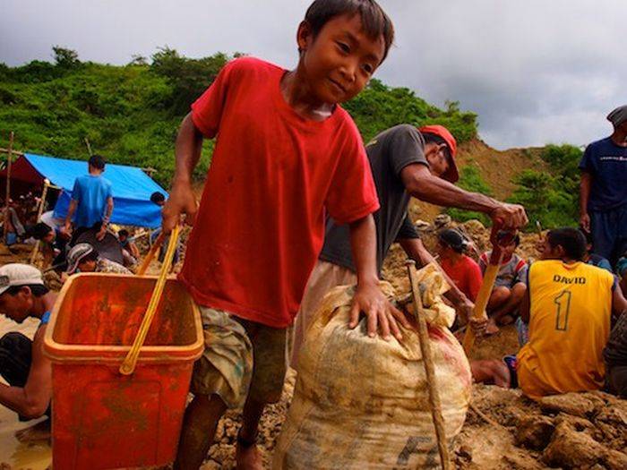 Добыча золота на Филиппинах (37 фото)