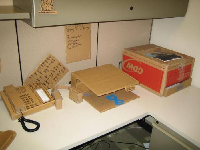 Если скучно в офисе - картонный офис (10 фото)