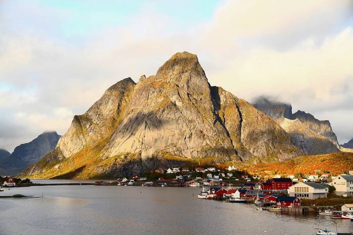 Лофотенские острова. Аномальный курорт заполярного круга в Норвегии (23 фото)