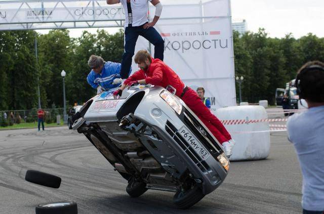 Фестиваль скорости в московских Лужниках (15 фото)