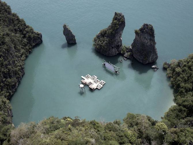 Плавающий кинотеатр в Тайланде (7 фото)