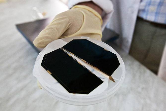 Как делают солнечные батареи для космоса (27 фото)