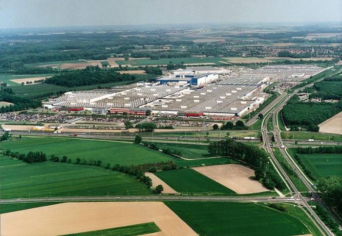 Mitsubishi согласилась продать свой завод в Европе за один евро (2 фото)