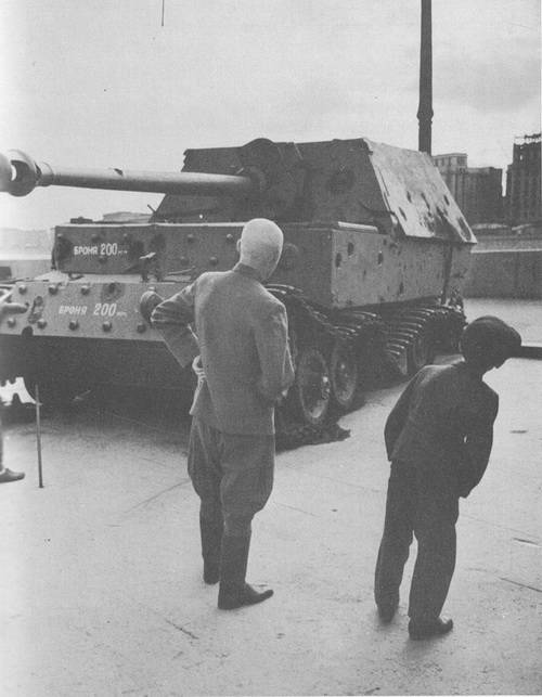 Выставка трофейного вооружения в парке Горького, 1943 г. (13 фото)