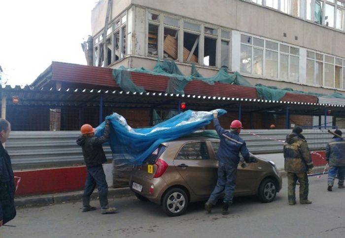 Как защитить автомобиль при сносе здания? (15 фото)