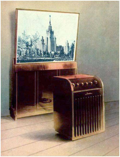 Телевизор с большим экраном 'Москва' из прошлого (10 фото)