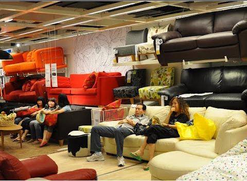 Как можно отдохнуть в китайских магазинах мебели (12 фото)