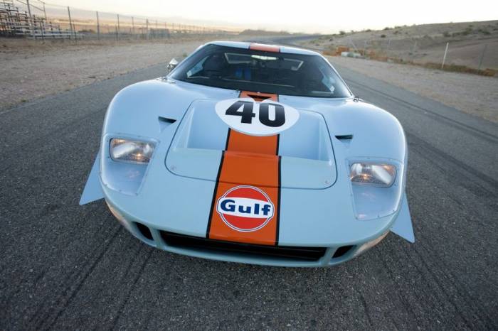 Рекорд стоимости на аукционе побил Ford GT40 (22 фото)