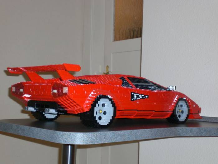 Копия Lamborghini Countach в масштабе 1:18 из LEGO (8 фото)