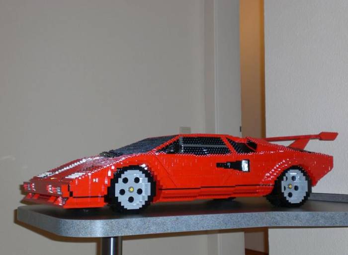 Копия Lamborghini Countach в масштабе 1:18 из LEGO (8 фото)