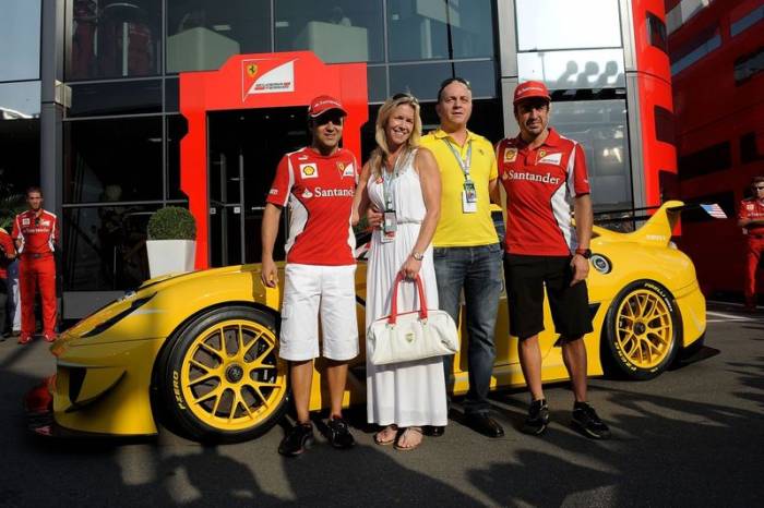 Благотворительная Ferrari досталась сотруднику компании Google (10 фото)
