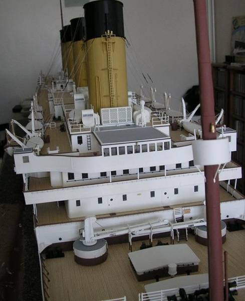 Мужчина строит удивительную копию Титаника из металлолома (6 фото)