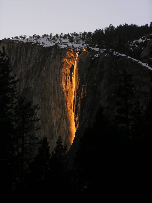 Horsetail Falls (Конский хвост) - огненный водопад в Калифорнии (20 фото)