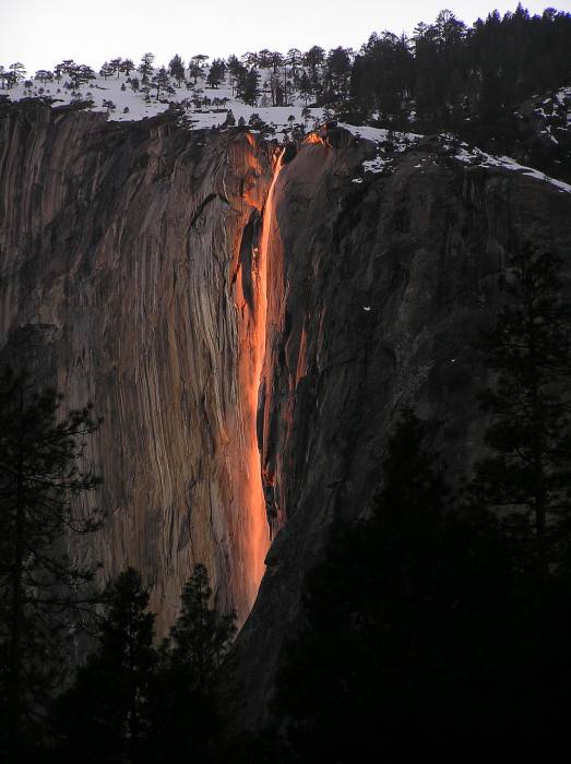 Horsetail Falls (Конский хвост) - огненный водопад в Калифорнии (20 фото)