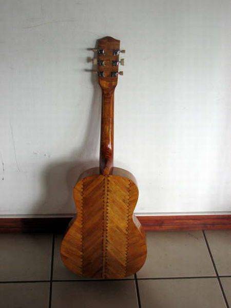 Гитара, сделанная из палочек для мороженого (15 фото) 
