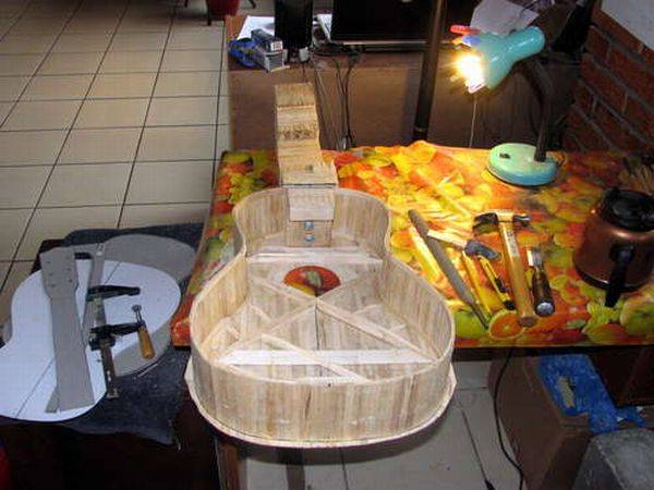 Гитара, сделанная из палочек для мороженого (15 фото) 