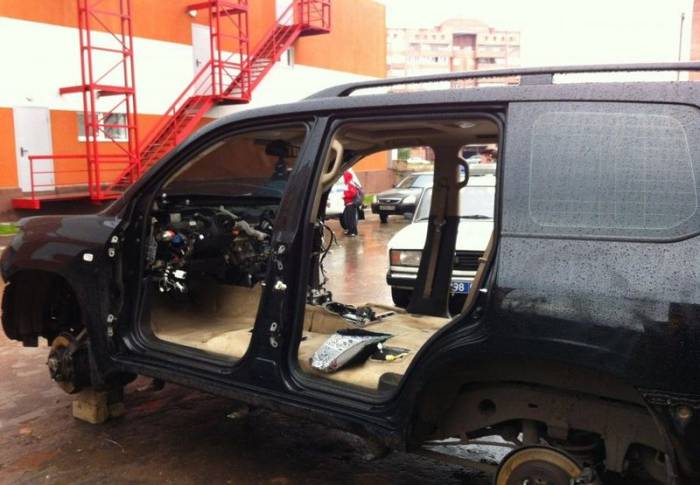 Необычное происшествие с автомобилем в Тольятти (10 фото)