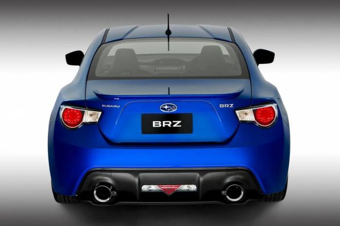 Subaru BRZ получила спорт-пакет STI (18 фото)