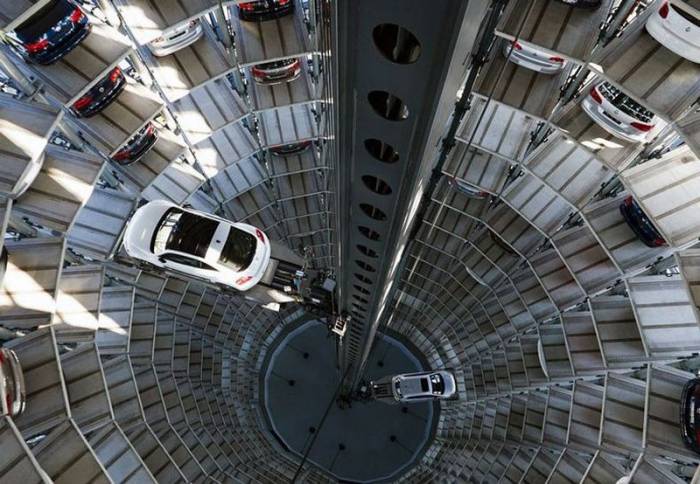 Автомобильные башни-парковки в Германии (10 фото)
