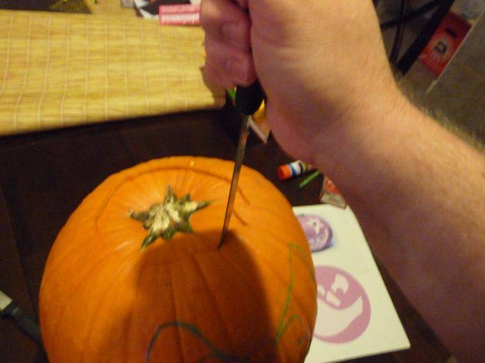 Как сделать на Хэллоуин тыкву каннибала (34 фото)