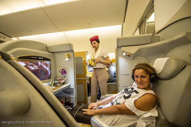 Полет первым классом на авиакомпании Emirates (20 фото)
