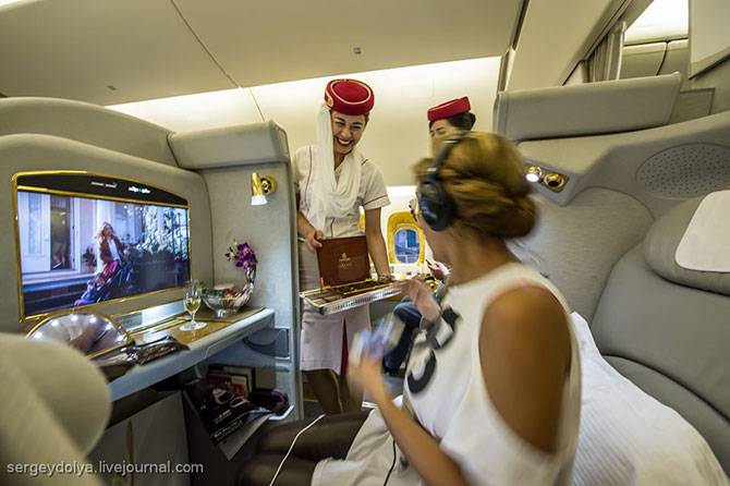 Полет первым классом на авиакомпании Emirates (20 фото)
