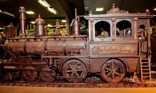 Самый длинный в мире шоколадный поезд (11 фото)
