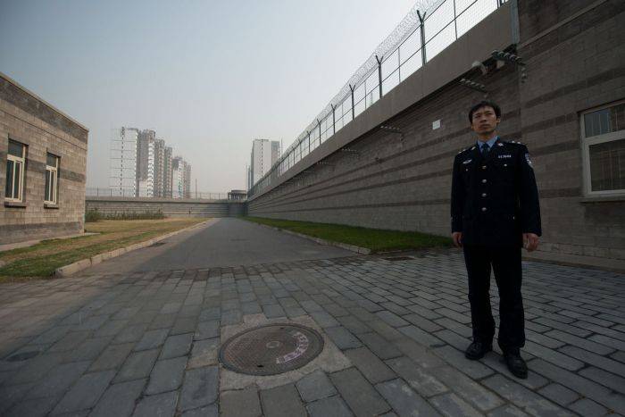 Прогулка по китайской тюрьме (32 фото)